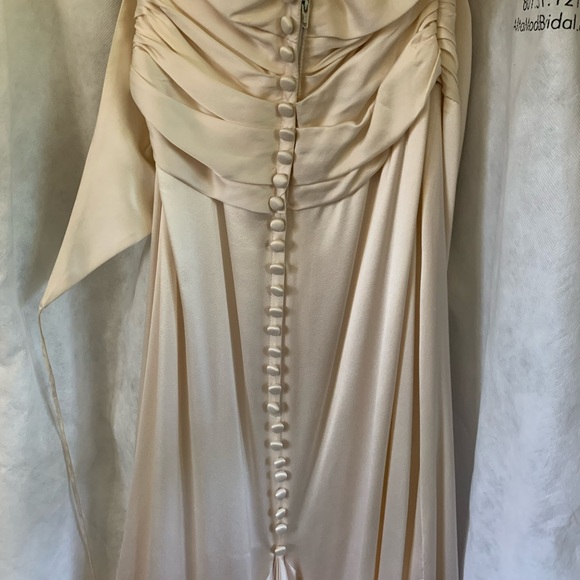 Designer Romona Keveza Silk Ivory Wedding Dress - Picture 5 of 8